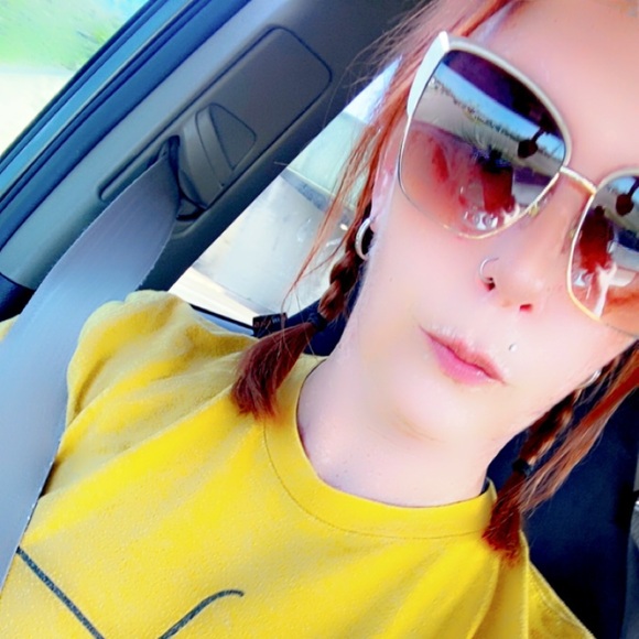 Meet your Posher, Crystal - Picture 3 of 3